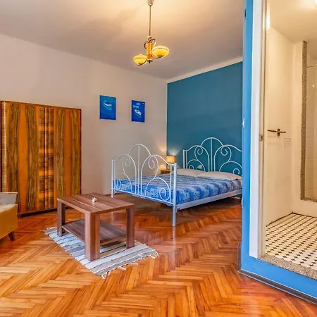 - Blue Gate Manor