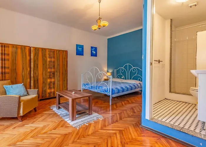 - Blue Gate Manor