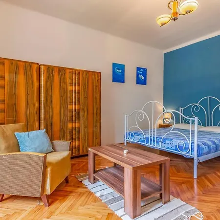 Holiday home - Blue Gate Manor Liznjan